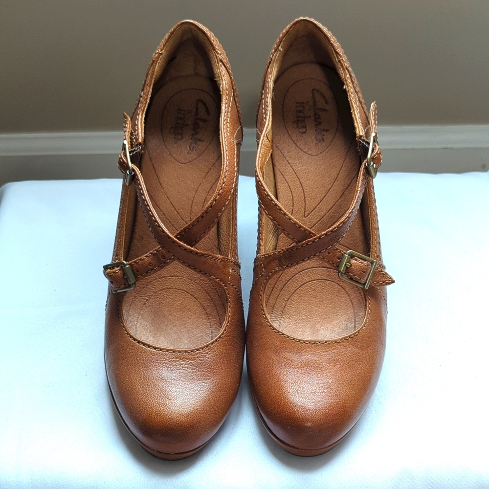 Clarks Indigo Camel colored heels